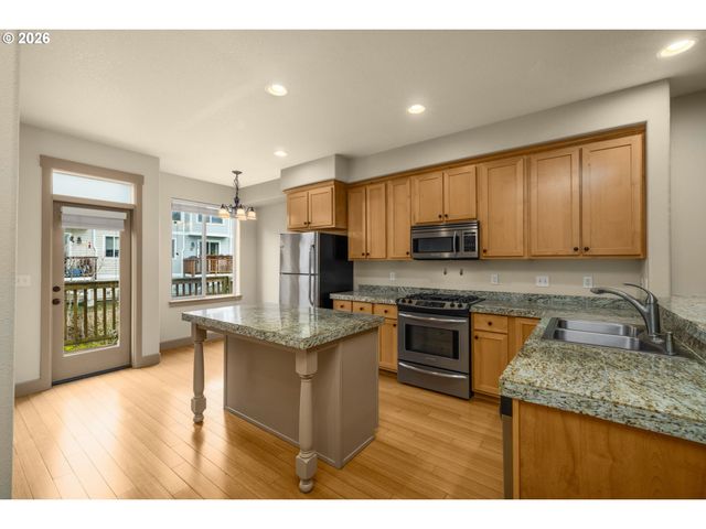 1912 Ne 48TH Way, Hillsboro, OR 97124