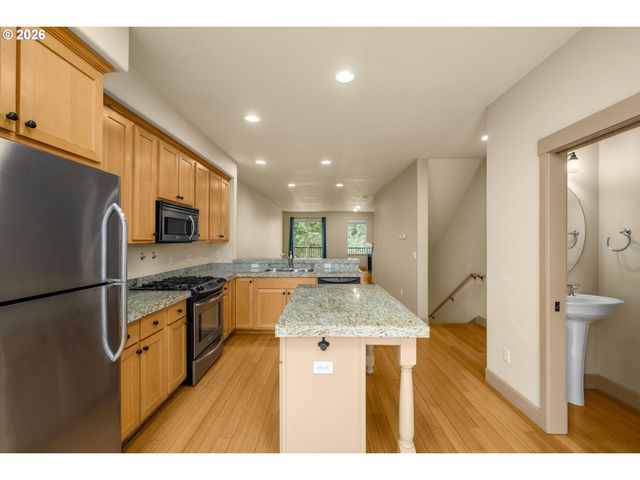 1912 Ne 48TH Way, Hillsboro, OR 97124