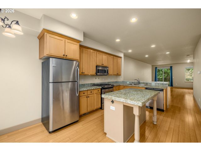 1912 Ne 48TH Way, Hillsboro, OR 97124