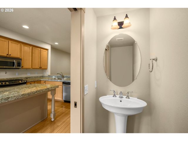 1912 Ne 48TH Way, Hillsboro, OR 97124