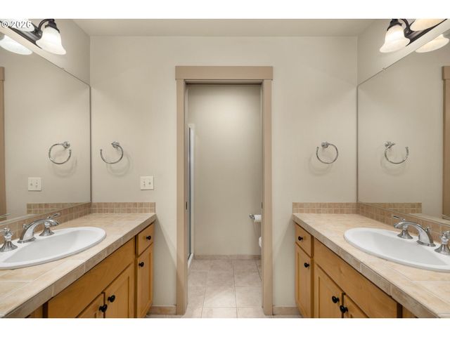 1912 Ne 48TH Way, Hillsboro, OR 97124