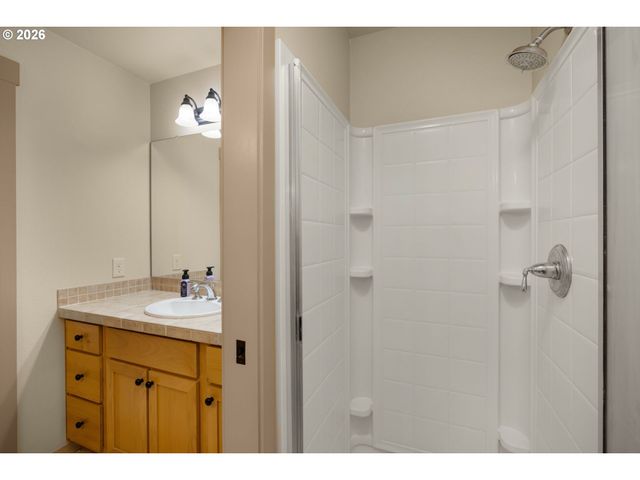 1912 Ne 48TH Way, Hillsboro, OR 97124