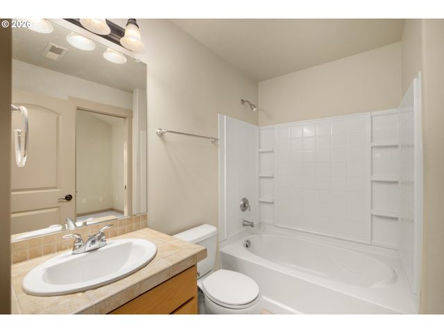 1912 Ne 48TH Way, Hillsboro, OR 97124