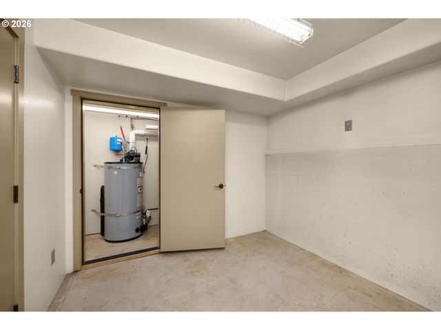 1912 Ne 48TH Way, Hillsboro, OR 97124