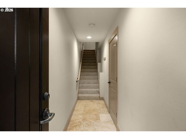 1912 Ne 48TH Way, Hillsboro, OR 97124