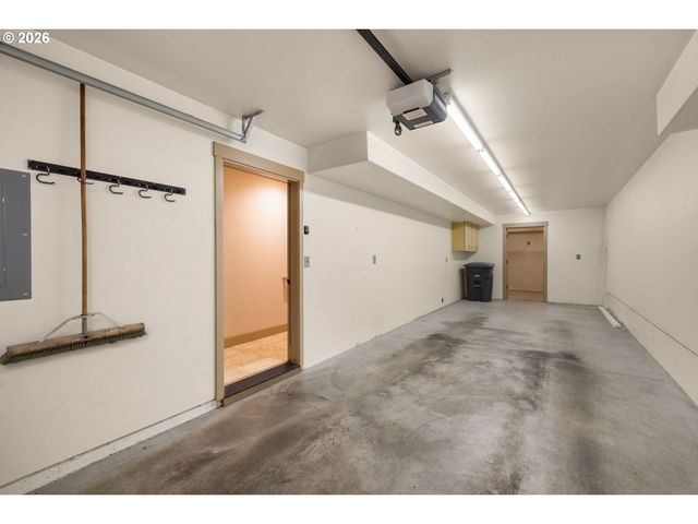 1912 Ne 48TH Way, Hillsboro, OR 97124