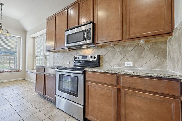 1216 Realoaks Drive, Fort Worth, TX 76131