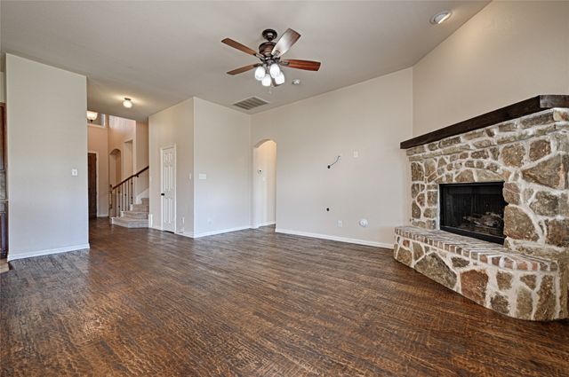 1216 Realoaks Drive, Fort Worth, TX 76131