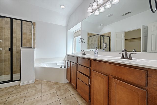 1216 Realoaks Drive, Fort Worth, TX 76131