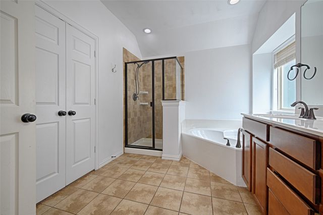 1216 Realoaks Drive, Fort Worth, TX 76131