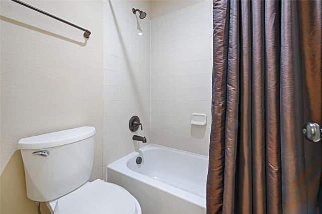 1216 Realoaks Drive, Fort Worth, TX 76131