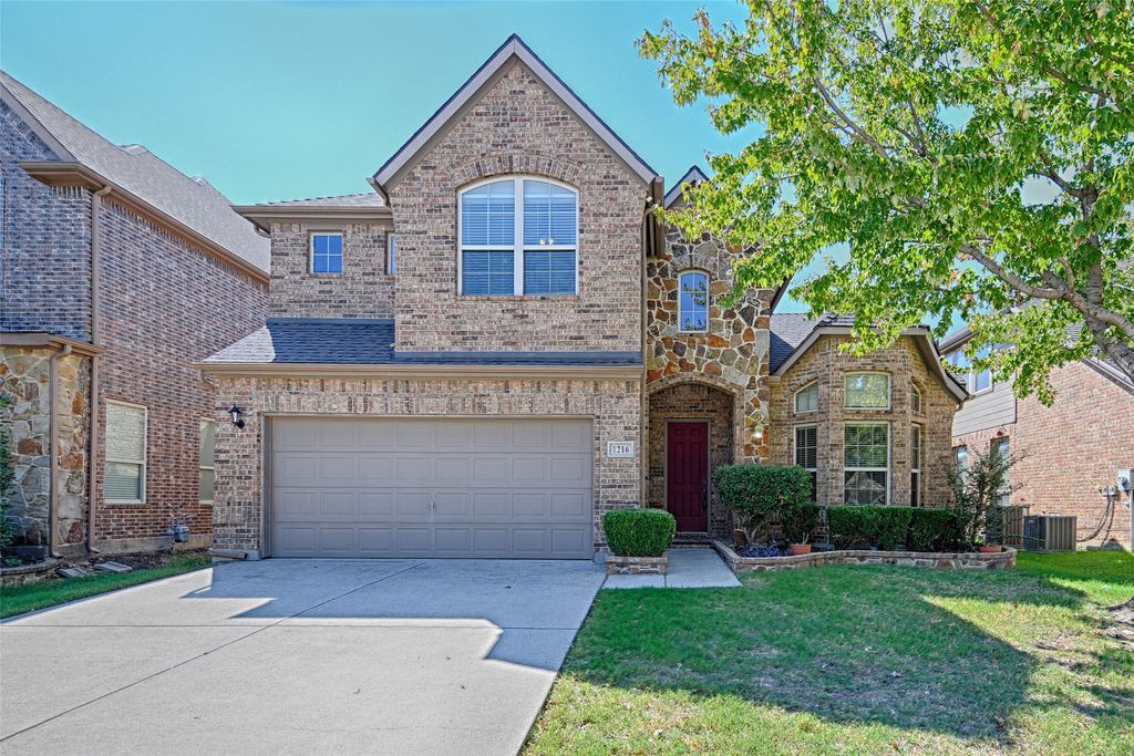 1216 Realoaks Drive, Fort Worth, TX 76131