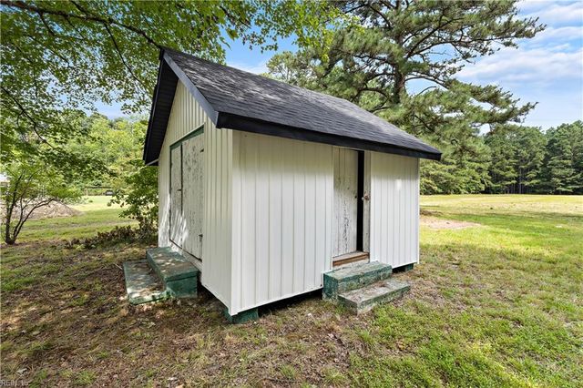 9509 Line Fence RD, Hayes, VA 23072