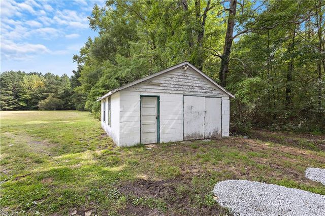 9509 Line Fence RD, Hayes, VA 23072