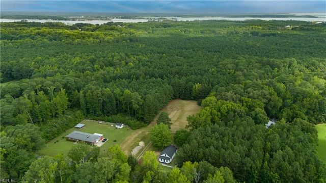 9509 Line Fence RD, Hayes, VA 23072