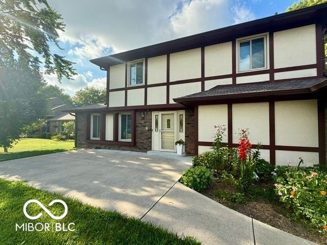 888 Briarwood Drive, Greenwood, IN 46142