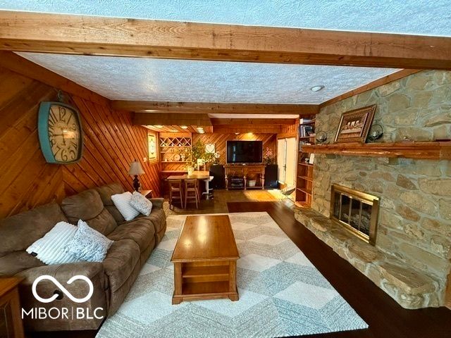 888 Briarwood Drive, Greenwood, IN 46142