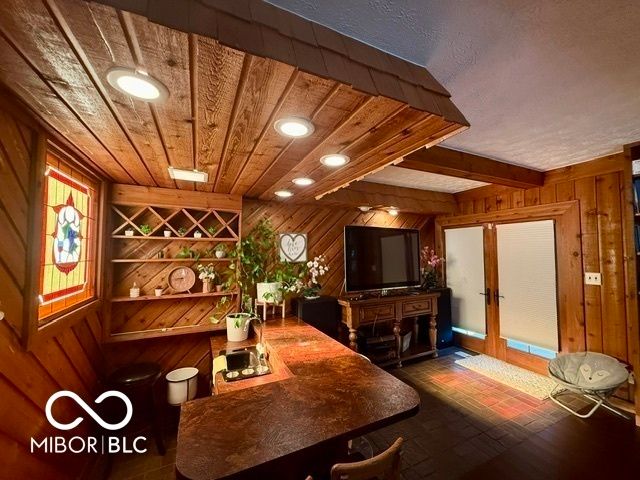 888 Briarwood Drive, Greenwood, IN 46142