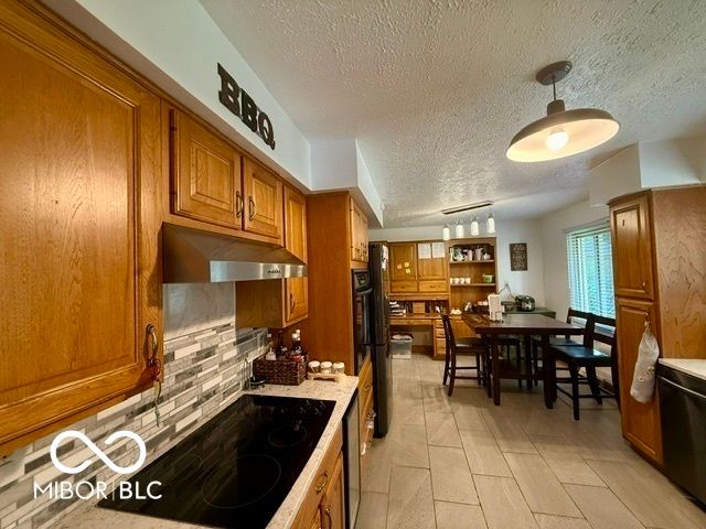 888 Briarwood Drive, Greenwood, IN 46142