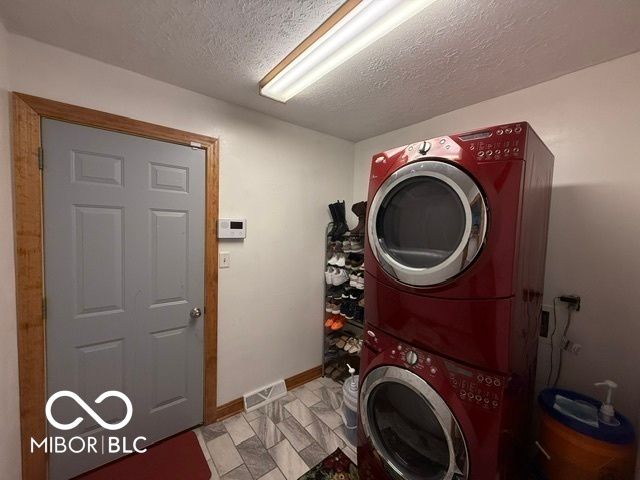 888 Briarwood Drive, Greenwood, IN 46142