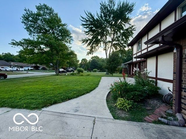 888 Briarwood Drive, Greenwood, IN 46142