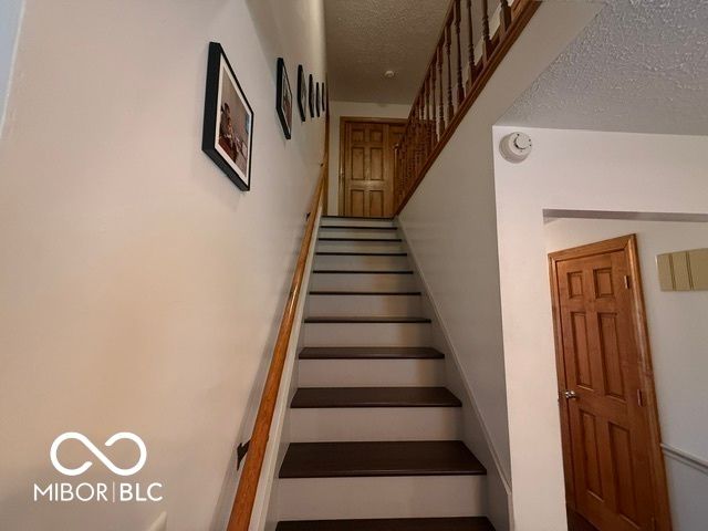 888 Briarwood Drive, Greenwood, IN 46142