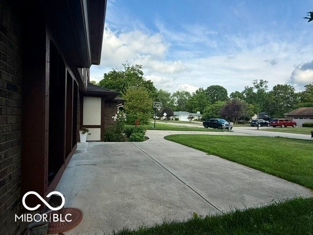 888 Briarwood Drive, Greenwood, IN 46142