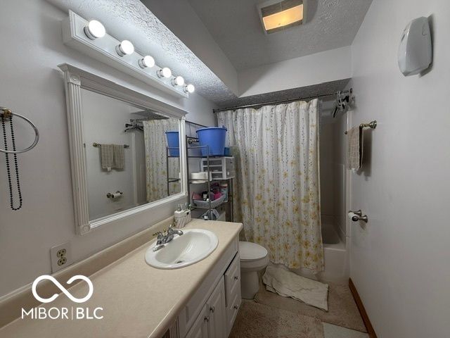 888 Briarwood Drive, Greenwood, IN 46142