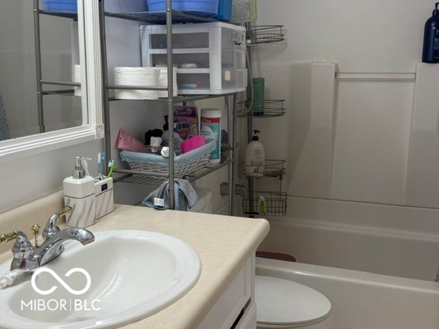 888 Briarwood Drive, Greenwood, IN 46142