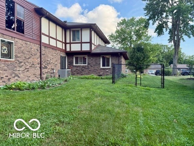 888 Briarwood Drive, Greenwood, IN 46142