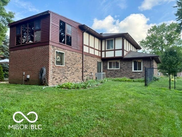 888 Briarwood Drive, Greenwood, IN 46142