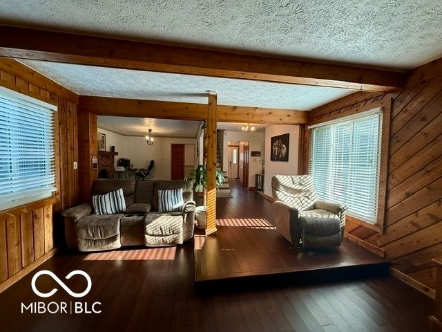 888 Briarwood Drive, Greenwood, IN 46142