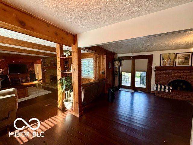 888 Briarwood Drive, Greenwood, IN 46142