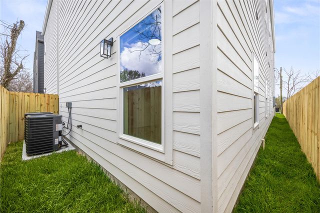 9709 Pelsey Street A, Houston, TX 77029