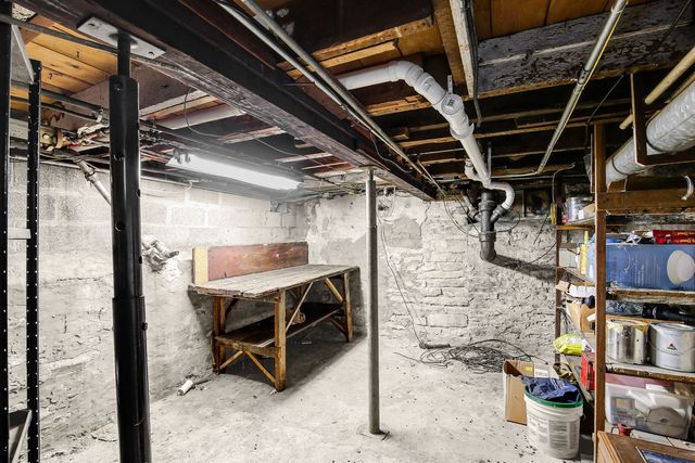 2201 Thornton Lansing Road, Lansing, IL 60438