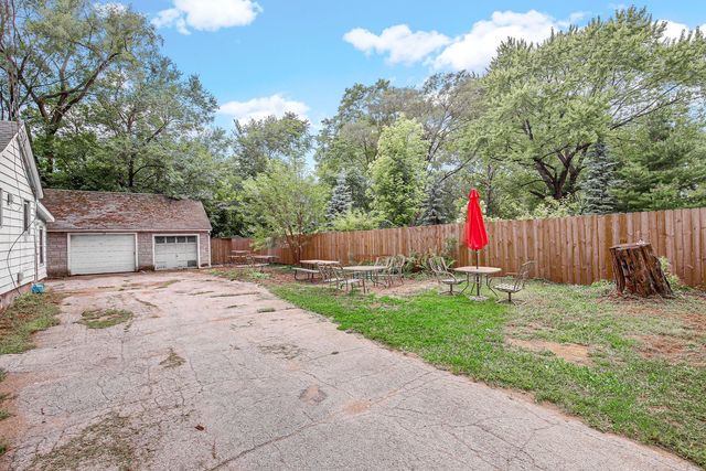 2201 Thornton Lansing Road, Lansing, IL 60438