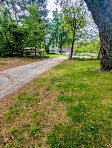 2201 Thornton Lansing Road, Lansing, IL 60438