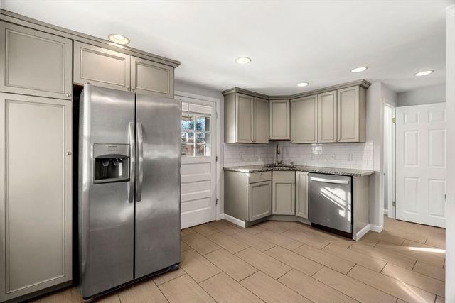 2 Kingston St 2, North Andover, MA 01845