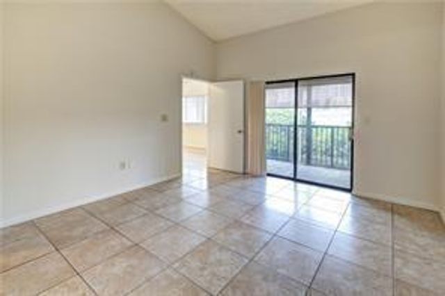 2445 SW 18th Terrace 110, Fort Lauderdale, FL 33315