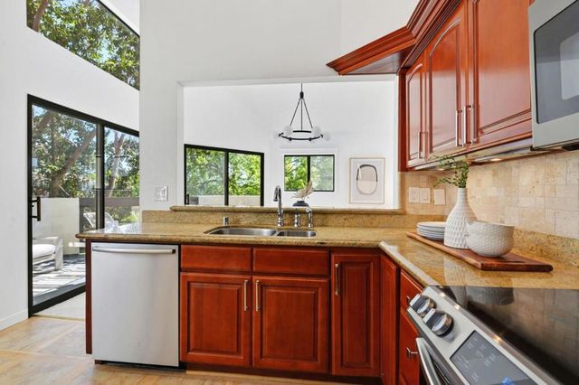 548 Shorebird Circle 3203, Redwood City, CA 94065