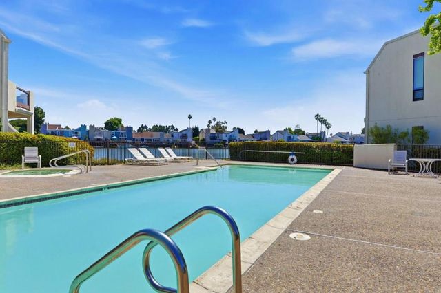 548 Shorebird Circle 3203, Redwood City, CA 94065