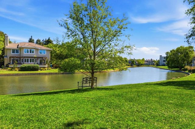 548 Shorebird Circle 3203, Redwood City, CA 94065