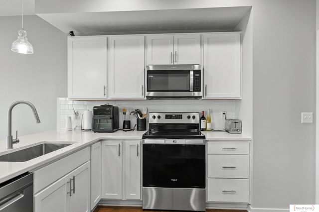 910 Titan Drive, Hickman, NE 68372