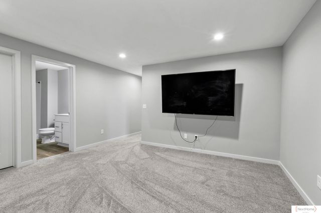 910 Titan Drive, Hickman, NE 68372