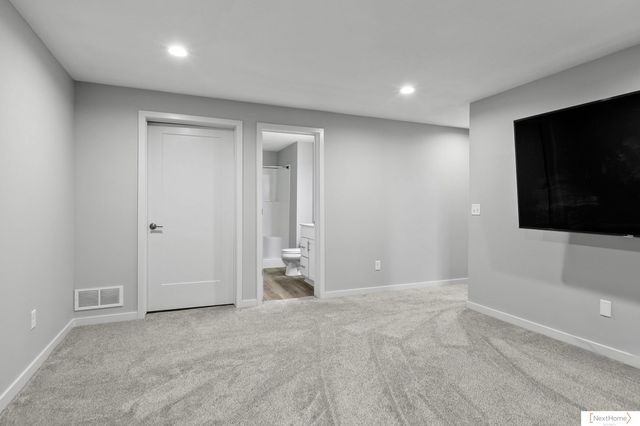 910 Titan Drive, Hickman, NE 68372