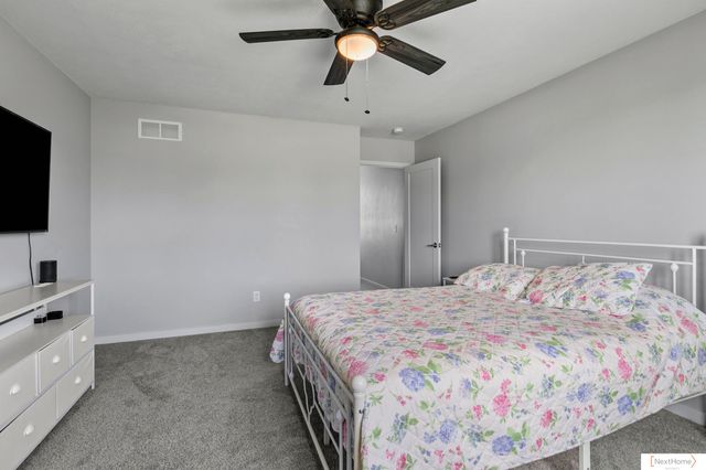 910 Titan Drive, Hickman, NE 68372