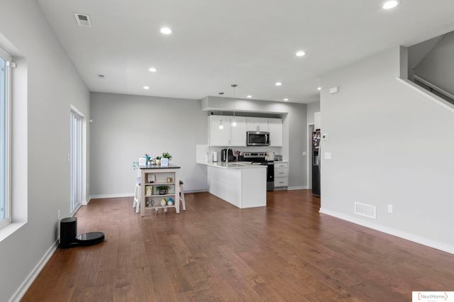 910 Titan Drive, Hickman, NE 68372