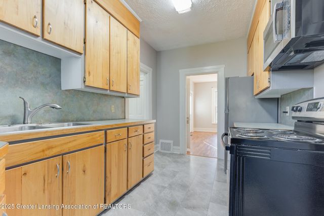 7561 Clark Road, Bath, MI 48808