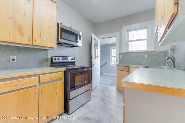 7561 Clark Road, Bath, MI 48808