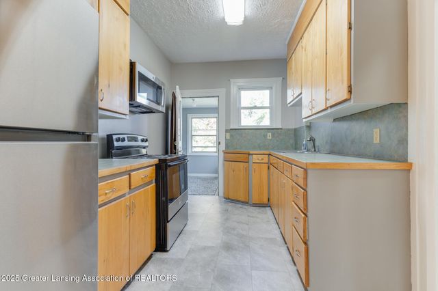 7561 Clark Road, Bath, MI 48808